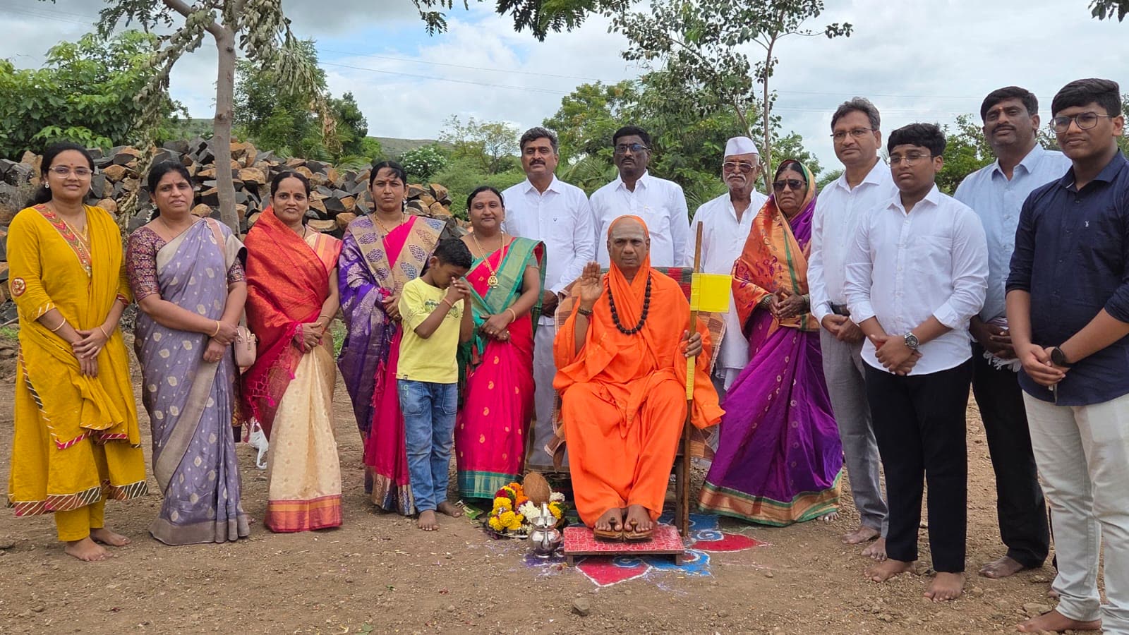 Group darshan after the ceremony